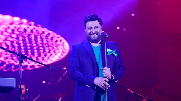 دیدرا خواننده جوان و محبوب موسیقی پاپ با طرفدارانش در الیگودرز