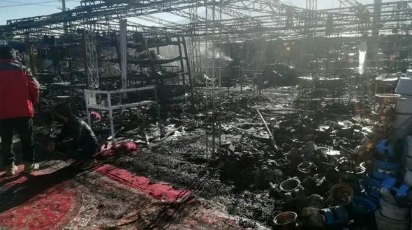 آتش سوزی نمایشگاه عرضه مستقیم کالا در جهرم + عکس 