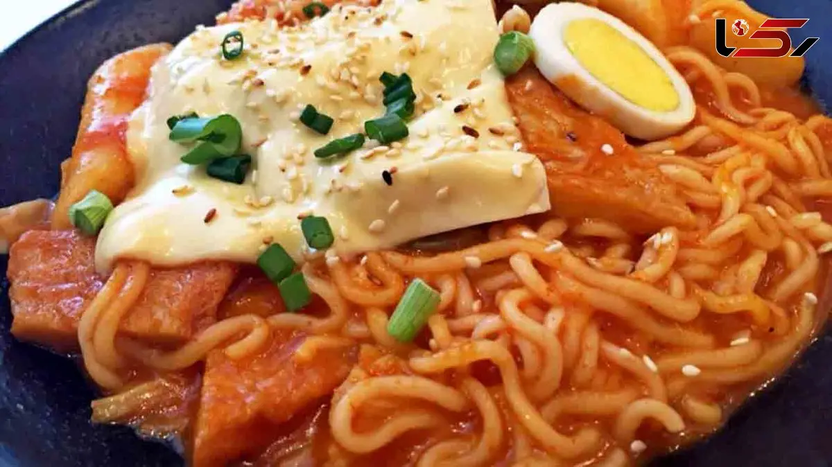 آموزش تهیه نودل با پنیر پیتزا برای 4 نفر + خواص و مضرات نودل