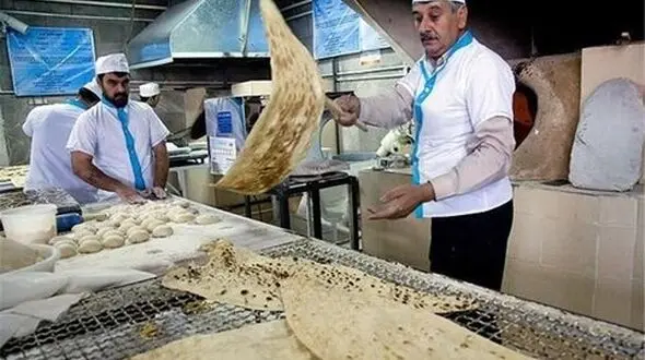 نان هنوز با تعرفه ۳ سال پیش پخت می شود/۱۰ درصد نانوایان اصفهان فنی نیستند