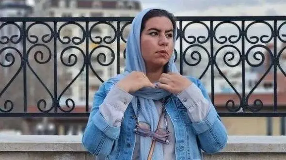 عکس جدید صهبا شرافتی؛ روناک سریال نون خ در سفر به دبی 5 سال بعد از سریال / بابا من تو ایران عزت و احترام دیگه ای دارم...