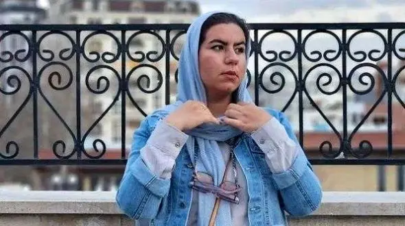 عکس جدید صهبا شرافتی؛ روناک سریال نون خ در سفر به دبی 5 سال بعد از سریال / بابا من تو ایران عزت و احترام دیگه ای دارم...