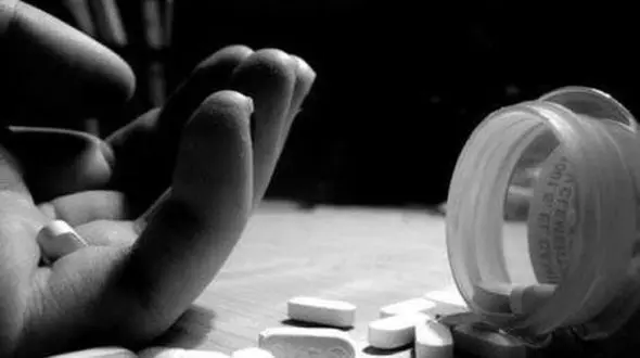 خودکشی مرد خرم آبادی قبل از خواب / او یک مشت قرص خورد 