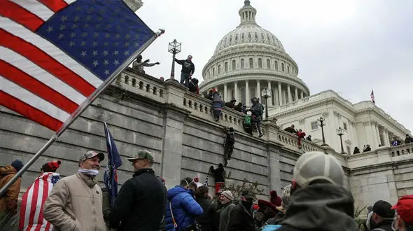 انتشار فیلم از اولین لحظه حمله طرفداران ترامپ به داخل کنگره امریکا!
