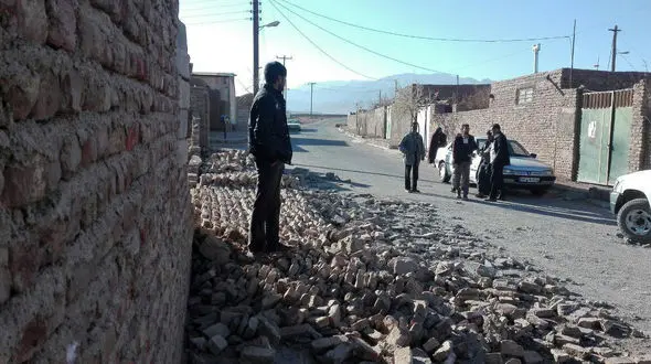 وحشت پس از زلزله / مردم کرمان به خیابان ها آمدند 