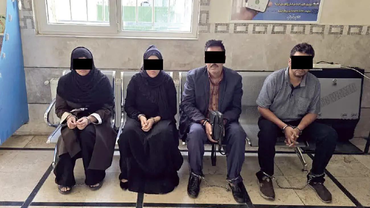دستگیری باند حرفه ای کف زنی در مشهد و سرقت دلار از گردشگران خارجی
