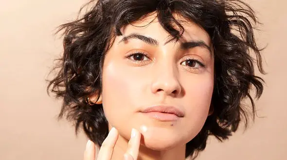 این فیلم مانع کندن جوش های تان می شود 