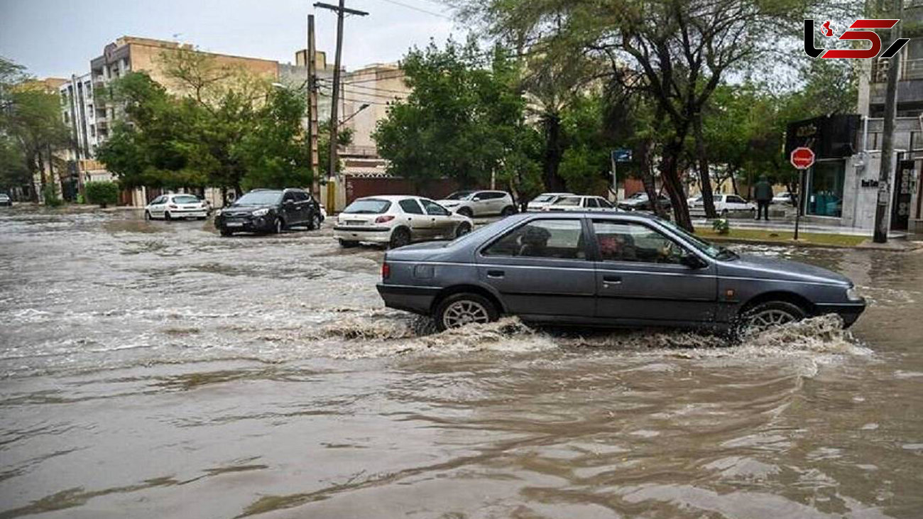 آبگرفتگی خیابان های ارومیه در پی بارش باران + فیلم