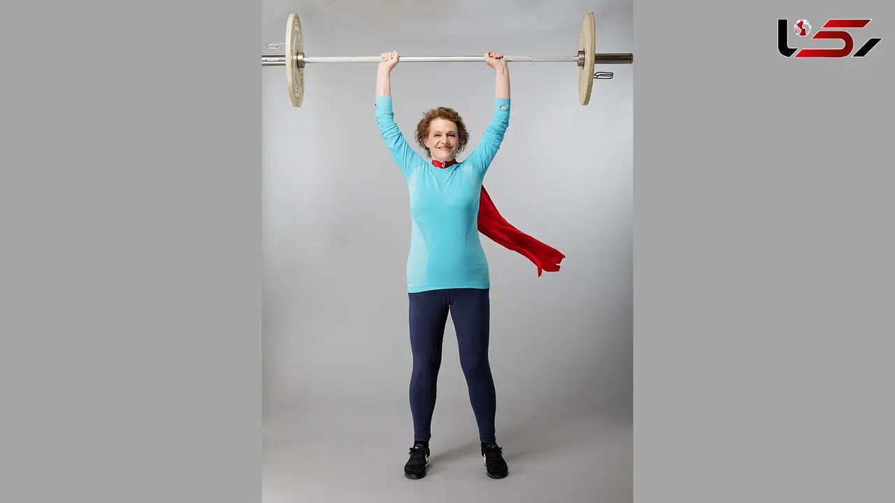 وزنه برداری حرفه ای یک زن 74 ساله خبرساز شد +تصاویر 