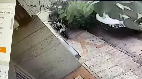 فیلم لحظه سرقت موتور آپاچی در بلوار مرزداران + جزییات