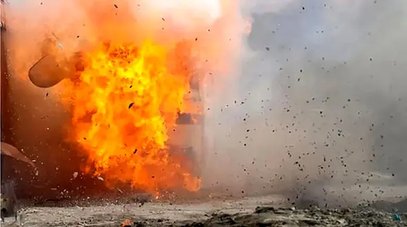 مهار آتش سوزی هولناک در سالن ورزشی چند منظوره + فیلم مهار آتش