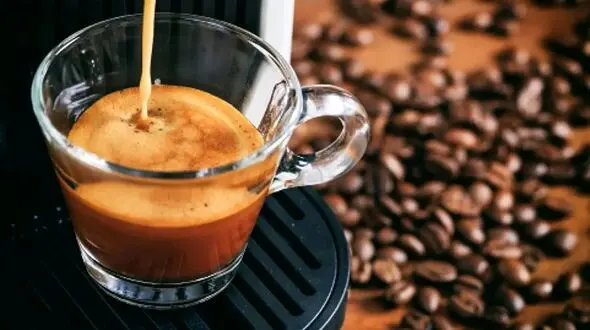 دلیل آروغ زدن بعد از نوشیدن چای و قهوه چیست؟