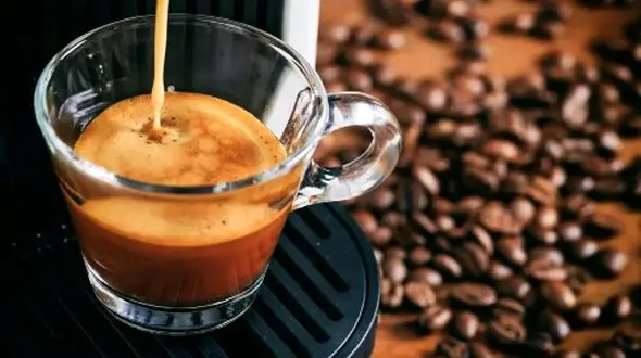 دلیل آروغ زدن بعد از نوشیدن چای و قهوه چیست؟