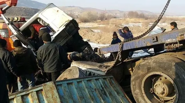 مرگ دلخراش راننده کامیون بعد از تصادف زنجیره ای در زنجان + عکس