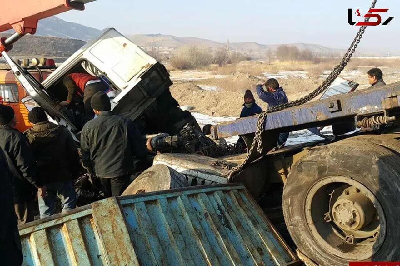 مرگ دلخراش راننده کامیون بعد از تصادف زنجیره ای در زنجان + عکس