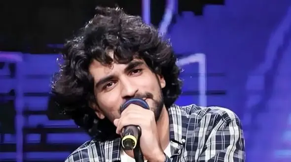 فیلم /آواز باشکوه عرفان طهماسبی  /  آهنگ دلا امشب سفر دارم... 