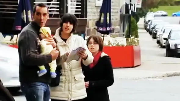 پرتاب کردن نوزاد توسط پدر + فیلم  واکنش مردم !