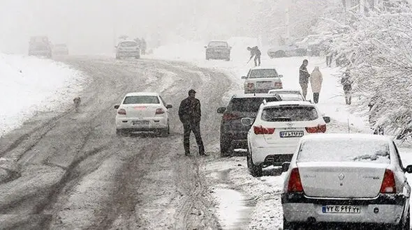محورهای غرب و جنوب اصفهان برفی است / سقوط بهمن در محور خوانسار