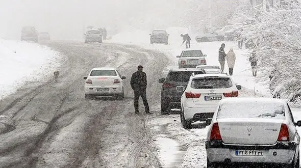 محورهای غرب و جنوب اصفهان برفی است / سقوط بهمن در محور خوانسار