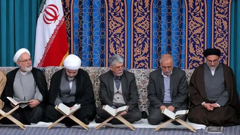 رهبر معظم انقلاب اسلامی امروز( یکشنبه ) در دیدار اساتید، قاریان، و حافظان برتر شرکت‌کننده در چهل و یکمین دوره مسابقات بین‌المللی قرآن