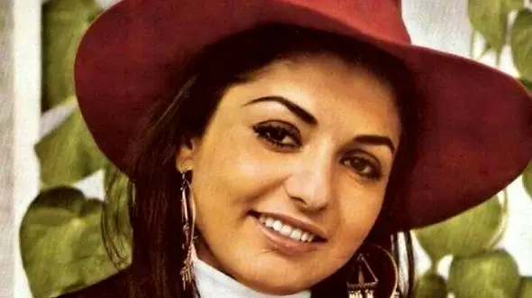 سفر در زمان؛ تیپ و چهره هندی و دیده نشده گوگوش در اواخر دهه 40!