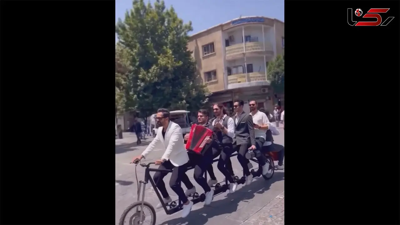 اجرای عجیب موزیک روی دوچرخه ۶ نفره در‌ بازار تهران / این فیلم جهانی شد