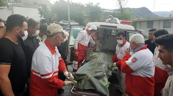 عکس جنازه نوجوان 14 ساله / او چند روز در سیل کلیبر مفقود شده بود