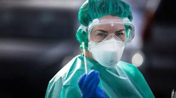 
عینک مانع از انتقال کرونا می شود