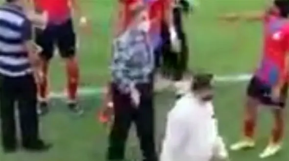 پشت پرده همراه داشتن اسلحه هنگام بازی فوتبال /  در مقابل شهردار آستارا بازی می کردند ! + فیلم 