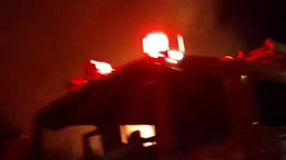 فیلم آتش سوزی واحد تجاری در پونک