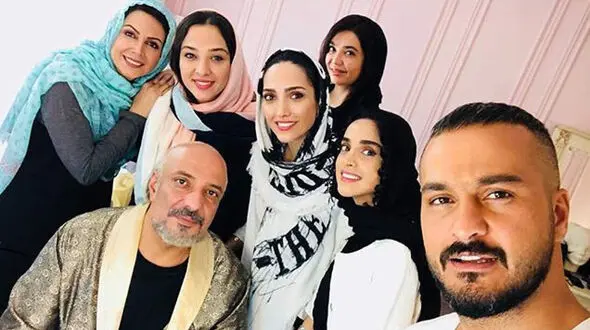 ویدئویی از اتاق گریم سریال "ممنوعه" با حضور امیر جعفری + تصویر