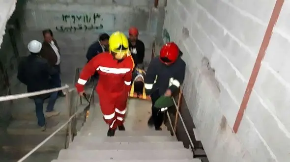 سقوط کارگر ساختمانی به داخل چاله آسانسور