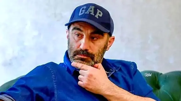 نگاهی به میز عزای ساده و بدون تجملات پدر محسن تنابنده و خانه ابدی گلباران شده‌اش/ روحش شاد و یادش گرامی+عکس