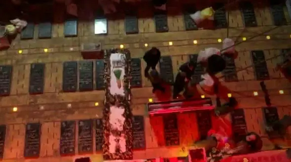 پیکر سردار شهید حاج قاسم سلیمانی پس موشک باران پایگاه آمریکایی در آغوش خاک آرمید+ عکس