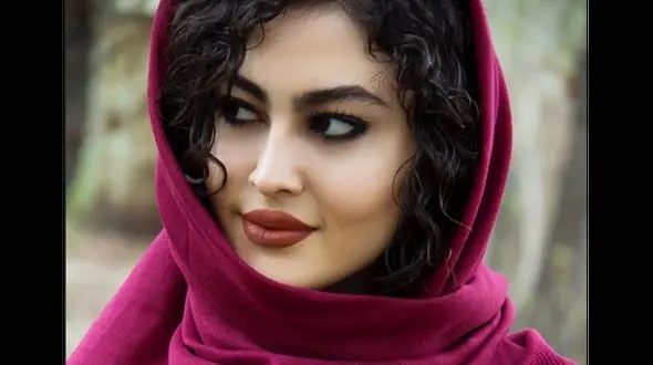 فیلم رقص بندری مریم مومن روی آب  / سادگی خانم بازیگر کار دستش می دهد!