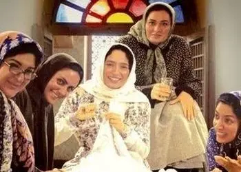 فیلم/ سکانس بامزه از فیلم به یاد ماندنی «یه حبه قند» / وقتی خواهرای عروس درباره آموزش های قبل از ازدواج میگن و میخندن