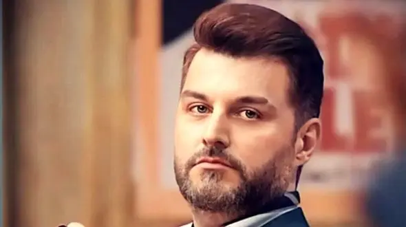 فیلم/ غوغای خوانندگی بی نظیر باربد بابایی به اصرار رامبد جوان/ انقدر خوب میخونه محو آهنگ میشی...