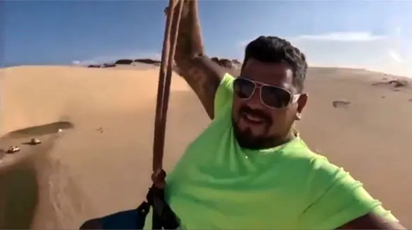 ببینید / لحظه وحشتناک سقوط از زیپ‌لاین در حین گرفتن سلفی! + فیلم
