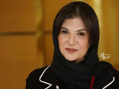نگاهی به چیدمان منزل شاه پسند ریما رامین فر و آقا زاده خوش تیپش/ کتابخونه عظیم، مبلمان چرمی، فرش ابریشمی، مبلمان استقبال، نقاشی دیواری بهشتی