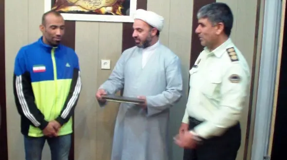 دیدار فرمانده انتظامی"داراب" با دونده بین المللی دو ماراتن    