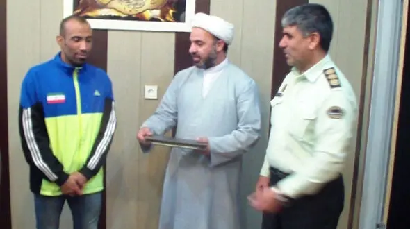 دیدار فرمانده انتظامی"داراب" با دونده بین المللی دو ماراتن    