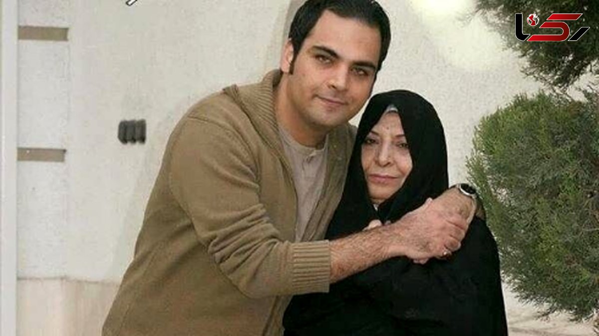 مادر احسان علیخانی: یک بار رفته بودیم مزرعه پدرش؛ آن جا چند تا مرغابی کوچک با مادرشان زندگی می کردند، تا من کیفم را زمین بگذارم ،احسان کله یکی از مرغابی ها را کَند، نگران آینده اش شدم