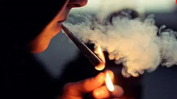 چرا سیگاری ها افسرده تر هستند؟