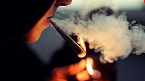 چرا سیگاری ها افسرده تر هستند؟