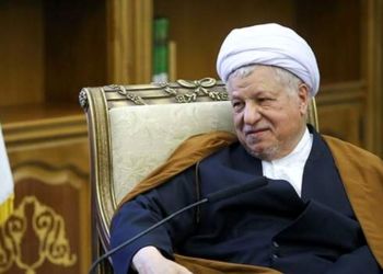 ماجرای سفر آیت الله هاشمی به استانبول/ شام در کشتی تفریحی مهمان بودیم/ یک روسری را با خرقة مقدس تبرک کردند و به عفت دادند