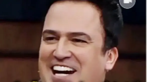 یادی کنیم از سکانس خنده دار برنامه شب آهنگی: گزارشگری جواد خیابانی و حامد آهنگی/فقط اونجایی که جواد میگه تیم روبرو سوراخه