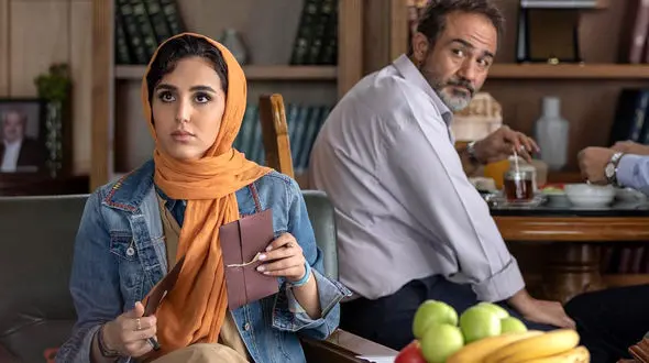 رونمایی «شیدا» سریال زخم کاری از چهره متفات و تیپ پاییزی اش