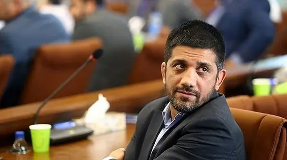 دبیر: بچه جنوب شهر هستم و حرفم را می‌زنم/ به هیات اجرایی‌ نقد کارشناسی دارم + فیلم