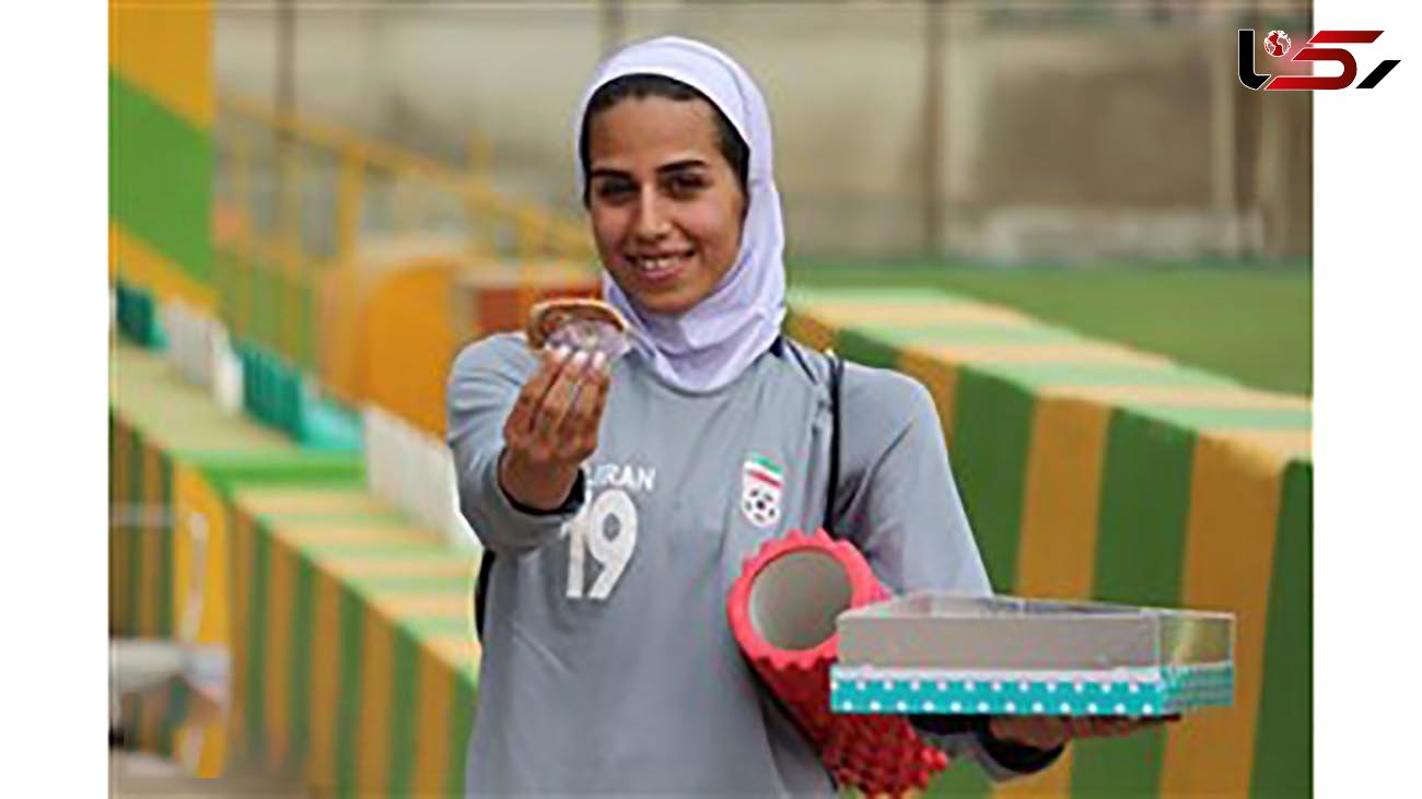  شیرینی‌خوران عروس خانم در اردوی تیم ملی فوتبال + عکس