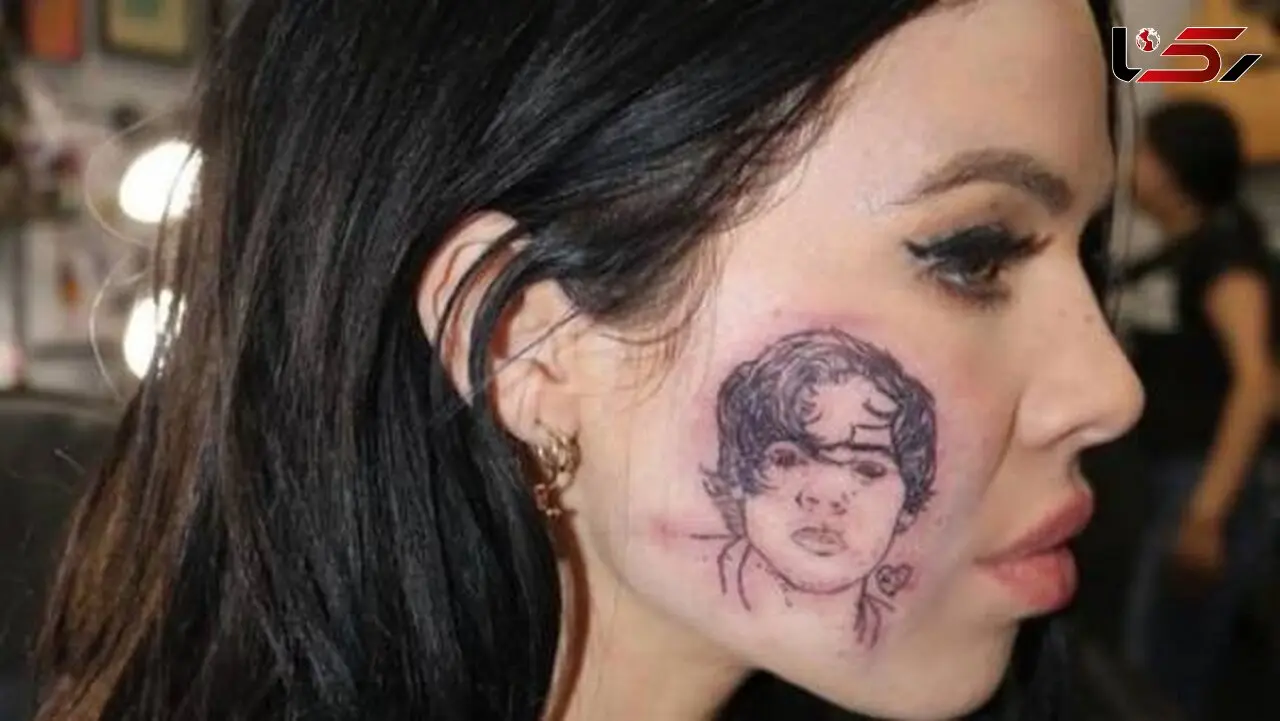 خالکوبی عجیب یک خواننده جوان روی صورتش+عکس